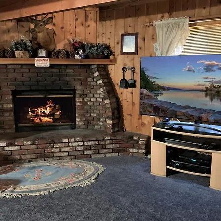 Mountain Bliss - Semi-Secluded Woodsy Quiet Cabinm, Covered Deck With A Porch Swing!